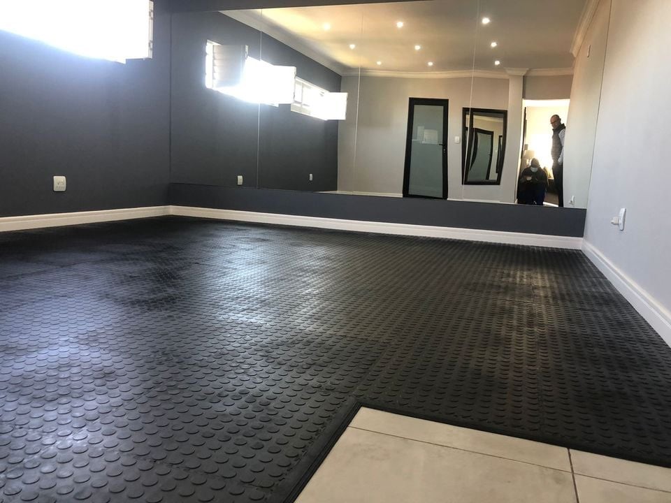 https://www.gymandgaragefloor.co.za/wp-content/uploads/2021/07/Gym-flooring.jpg