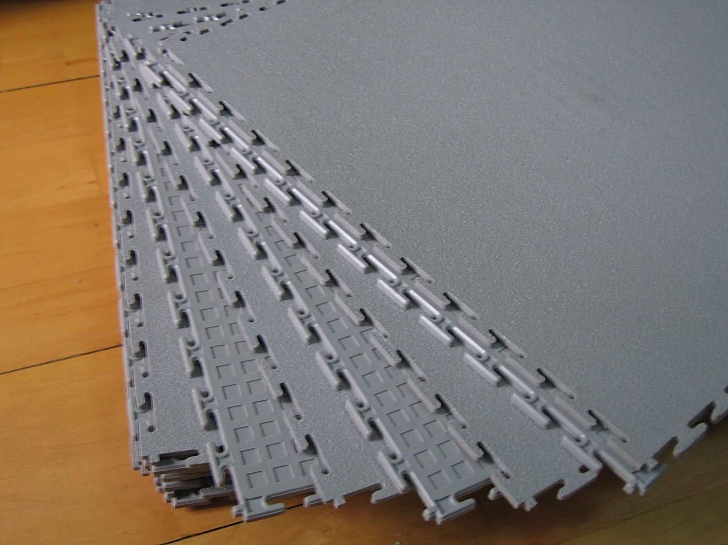 Grey-interlocking-rubber-mat